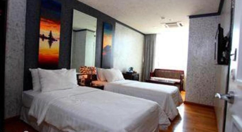 Amos Cozy Hotel Melawai Jakarta Bagian luar foto