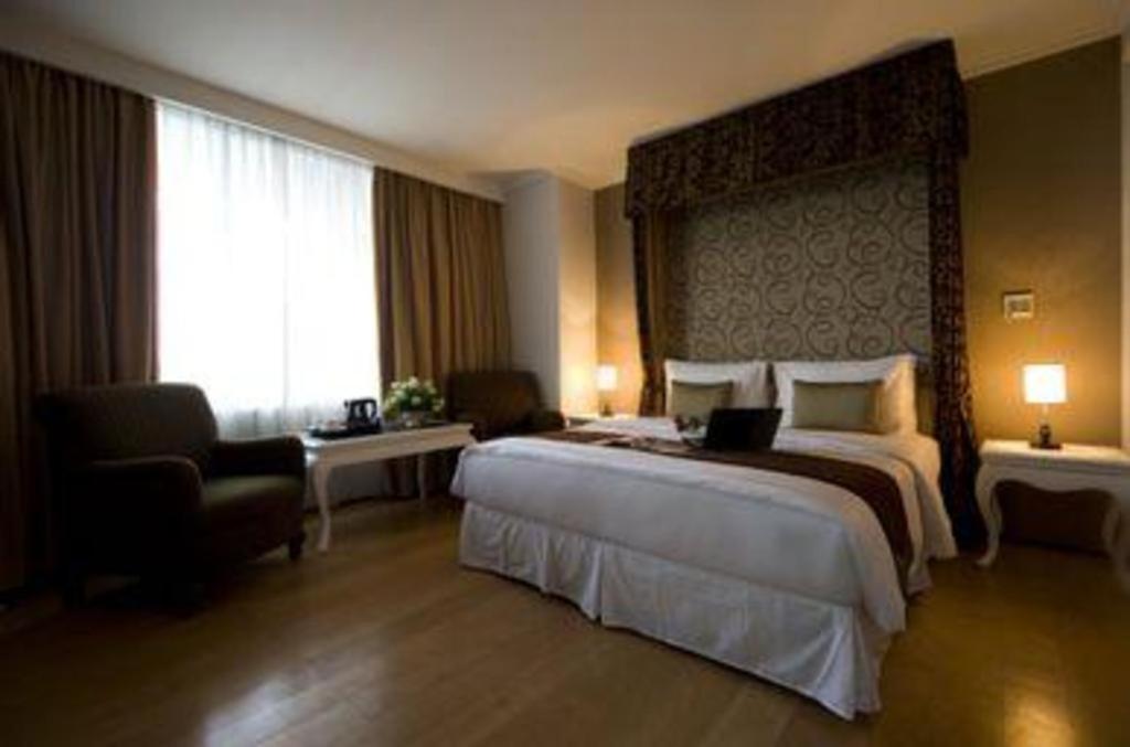 Amos Cozy Hotel Melawai Jakarta Bagian luar foto