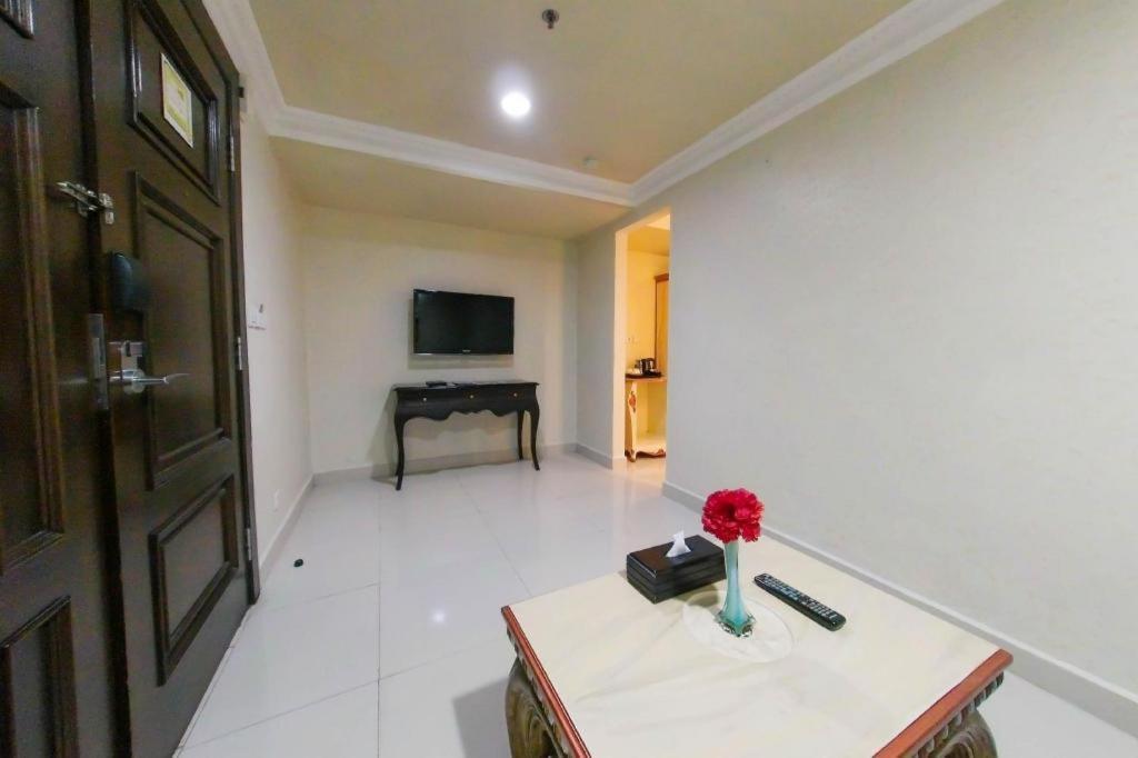 Amos Cozy Hotel Melawai Jakarta Bagian luar foto