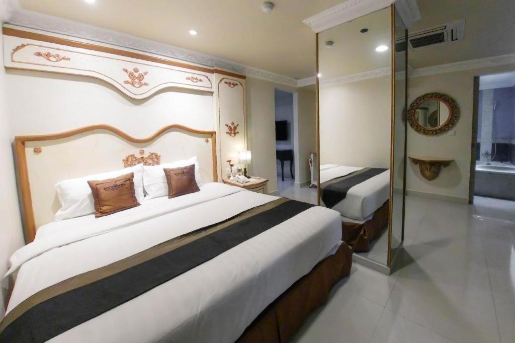 Amos Cozy Hotel Melawai Jakarta Bagian luar foto