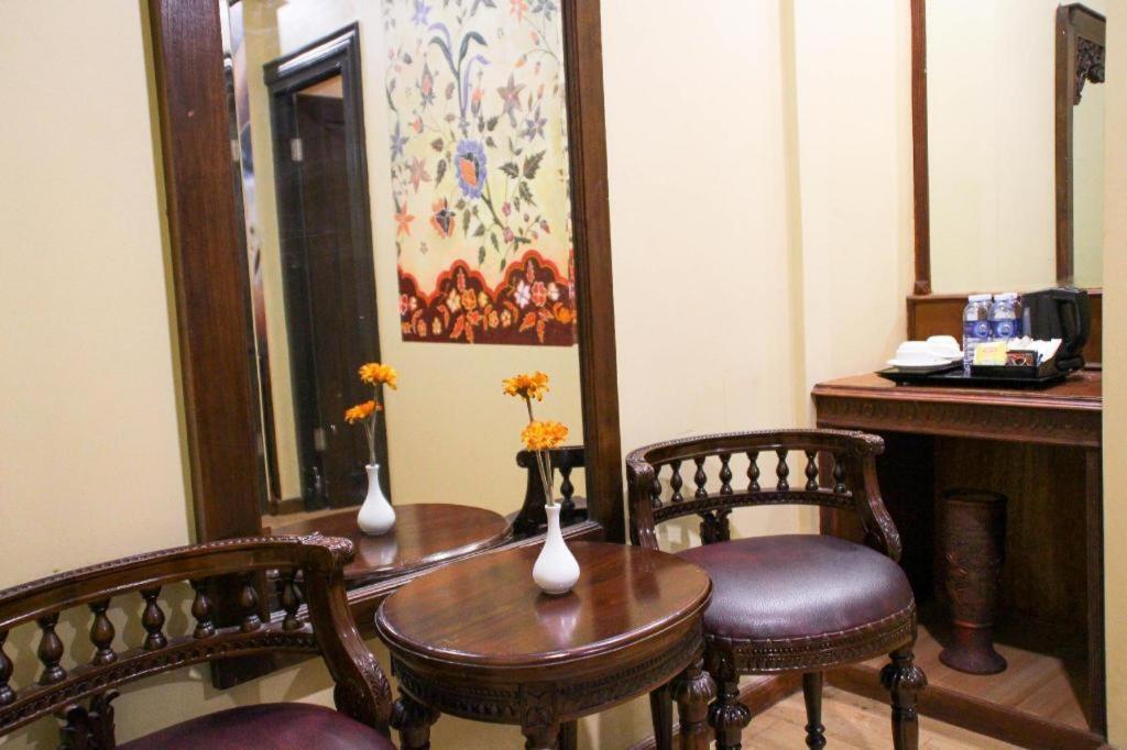 Amos Cozy Hotel Melawai Jakarta Bagian luar foto