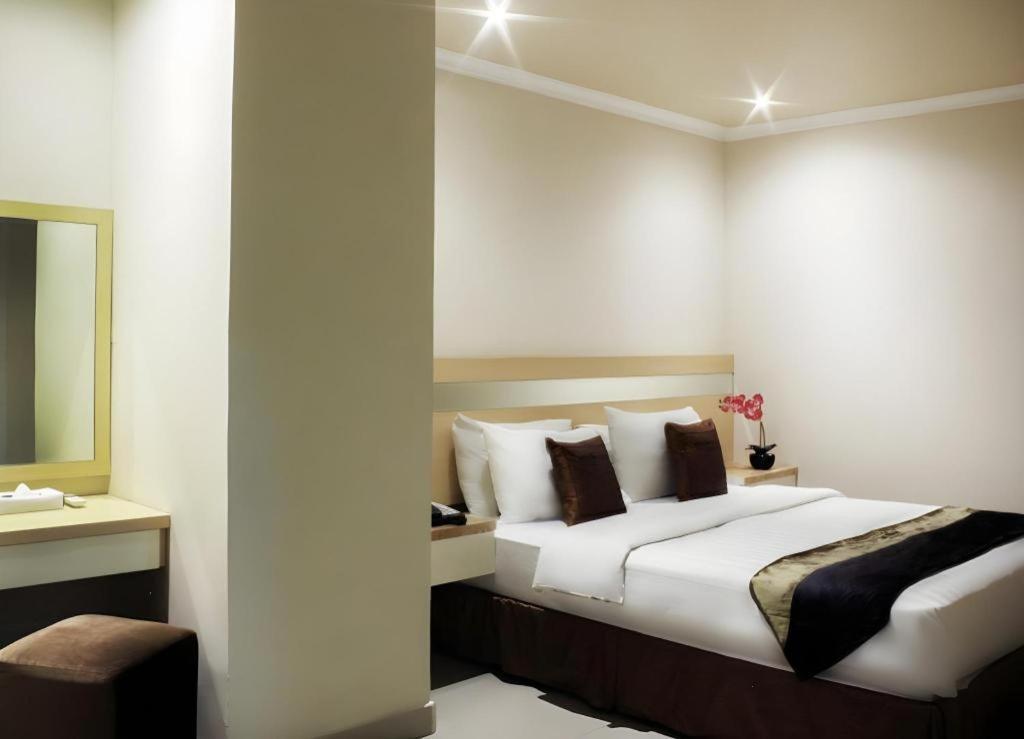 Amos Cozy Hotel Melawai Jakarta Bagian luar foto