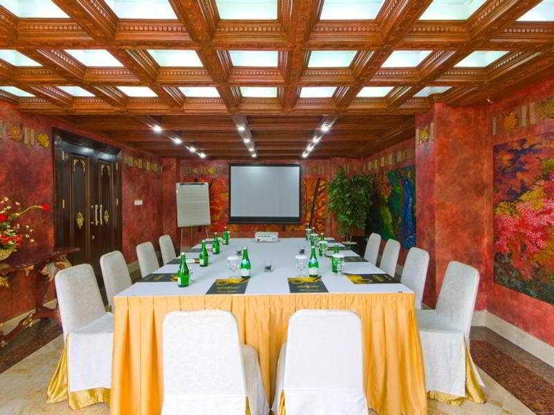 Amos Cozy Hotel Melawai Jakarta Bagian luar foto